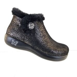 Alegria Women Meri Roses Black Floral Faux Fur Lined Booties Sz 40